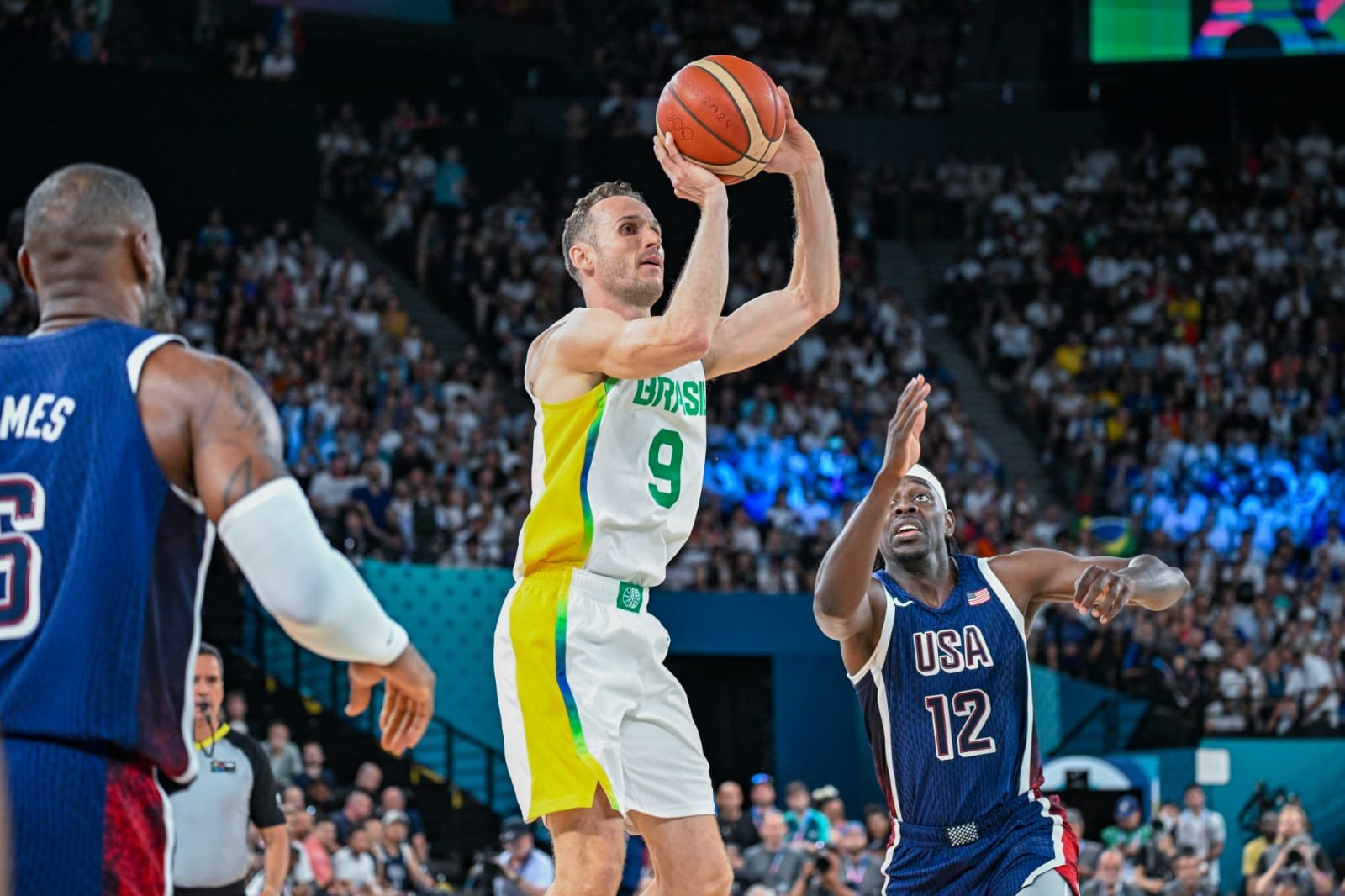 Marcelinho Huertas arremessa durante EUA x Brasil (foto: Leandro Couri/EM/D.A Press)