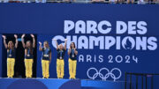 Equipe de ginástica artística feminina do Brasil no desfile de medalhistas em Paris (foto: Leandro Couri/EM/D.A Press)