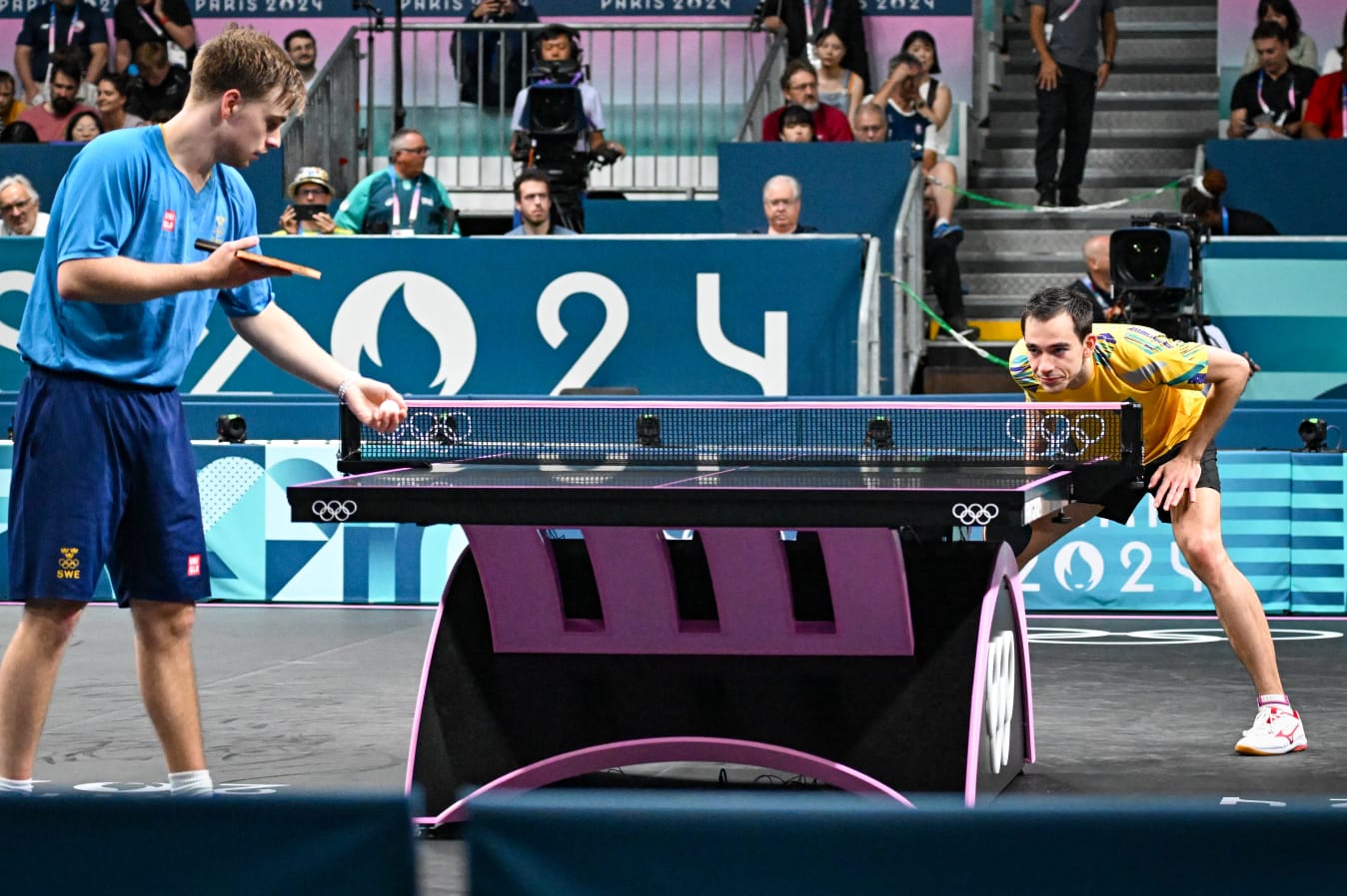 Jogo entre Hugo Calderano e Truls Moregard no tênis de mesa em Paris 2024 - (foto: Leandro COuri/EM/D.A Press)