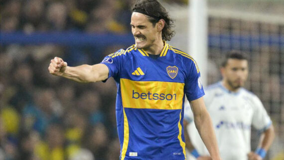 Cavani marcou o gol da vitória do Boca sobre o Cruzeiro (foto: JUAN MABROMATA/AFP)