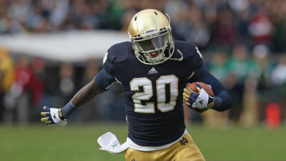 Cierre Wood em ação pelo Notre Dame Fighting Irish, time da Universidade de Notre Dame (foto: Jonathan Daniel/AFP)