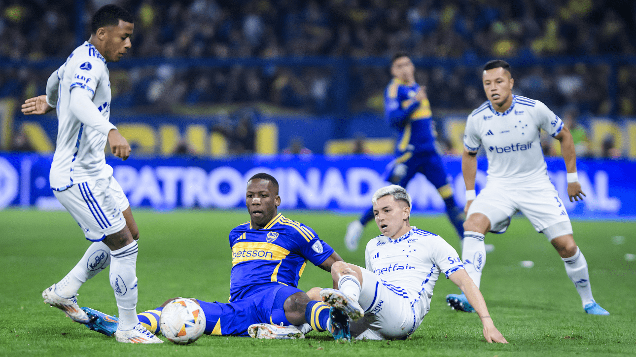Jogadores de Cruzeiro e Boca Juniors, pelo jogo de ida das oitavas de final da Copa Sul-Americana (foto: Gustavo Aleixo/Cruzeiro)