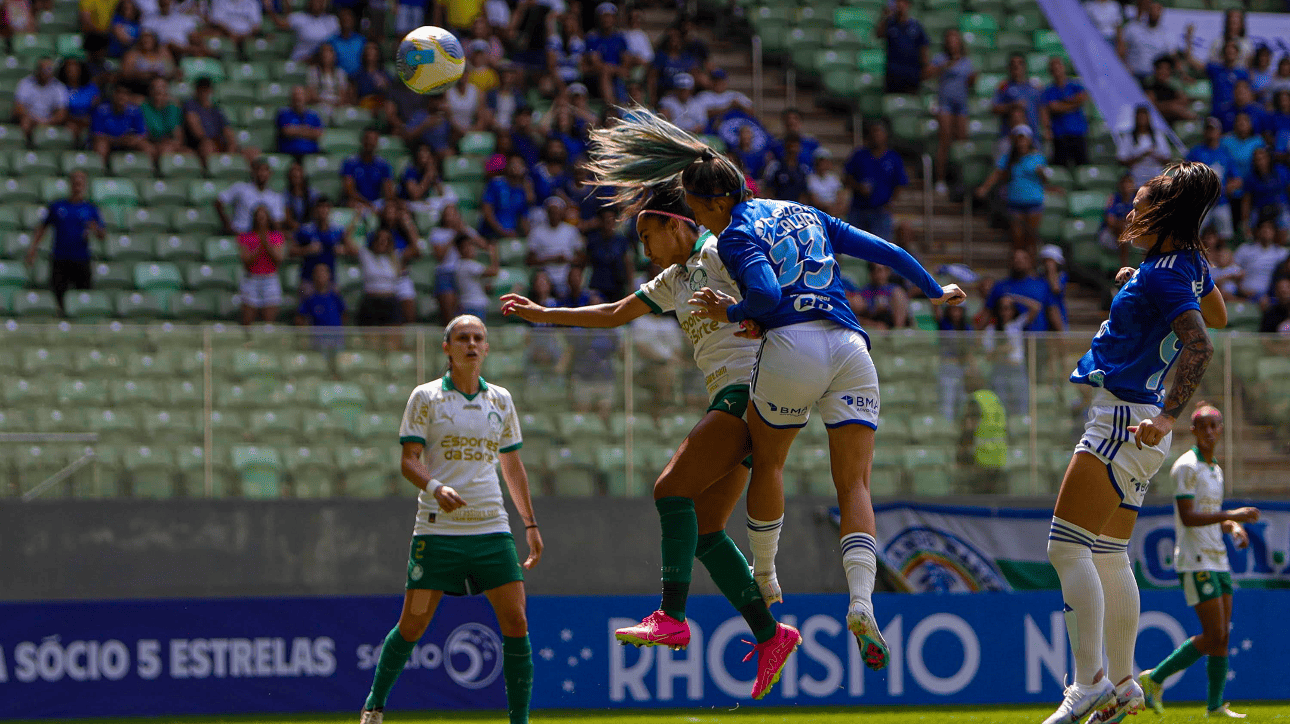 Jogadoras de Cruzeiro e Palmeiras, pelas quartas de final do Brasileiro Feminino (foto: Daniel de Oliveira Costa/BH Foto)
