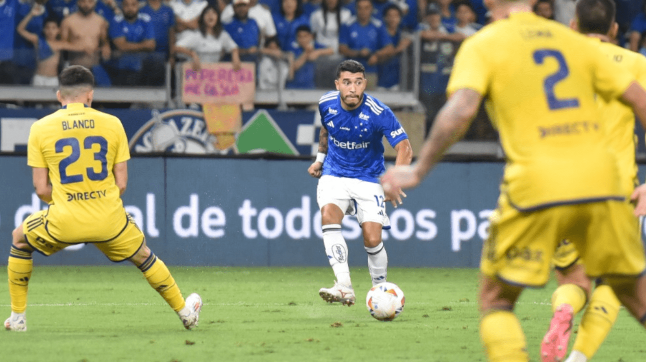 William, lateral-direito do Cruzeiro (foto: Ramon Lisboa/EM/D.A Press)
