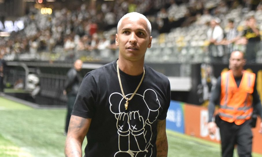 Deyverson durante apresentação à torcida do Atlético na Arena MRV (foto: Ramon Lisboa/EM/DA.Press)