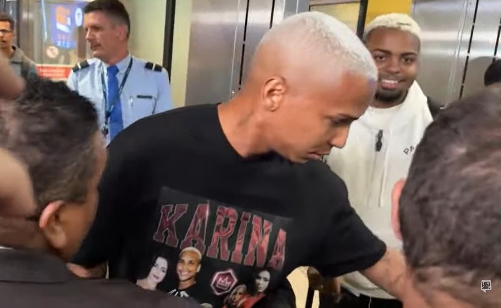 Deyverson na chegada a Belo Horizonte (foto: Reprodução/Canal do Frossad)