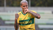 Deyverson comemora gol pelo Cuiabá (foto: Federico Parra / AFP)