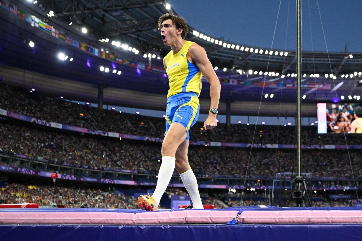 Duplantis gritando (foto: Kirill KUDRYAVTSEV/AFP)