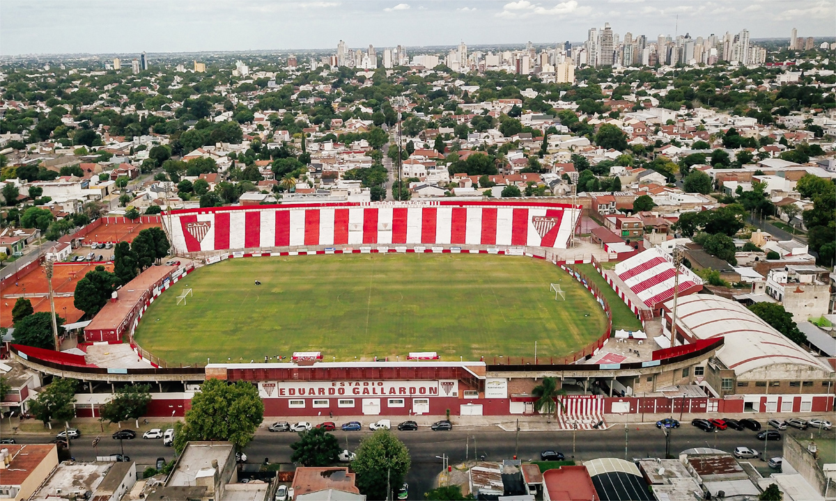 Estádio Eduardo Gallardón tem 35 mil lugares e é a casa do Atlético Los Andes em Lomas de Zamora