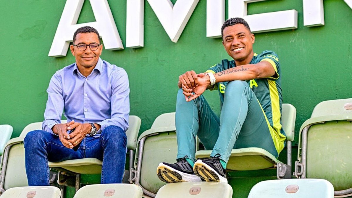 Gilberto Silva e Kleberson no CT Lanna Drummond (foto: Mourão Panda/América)