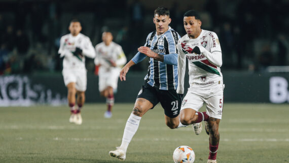 Lance de Grêmio x Fluminense (foto: LUCAS MERÇON / FLUMINENSE F.C)