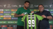 Atacante Jonathas é o novo camisa 99 do América (foto: Reprodução/Coelho TV)