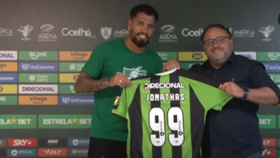 Atacante Jonathas é o novo camisa 99 do América (foto: Reprodução/Coelho TV)