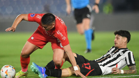 Libertad e Sportivo Ameliano jogaram no Defensores del Chaco, em Assunção, no Paraguai (foto: DANIEL DUARTE/AFP)