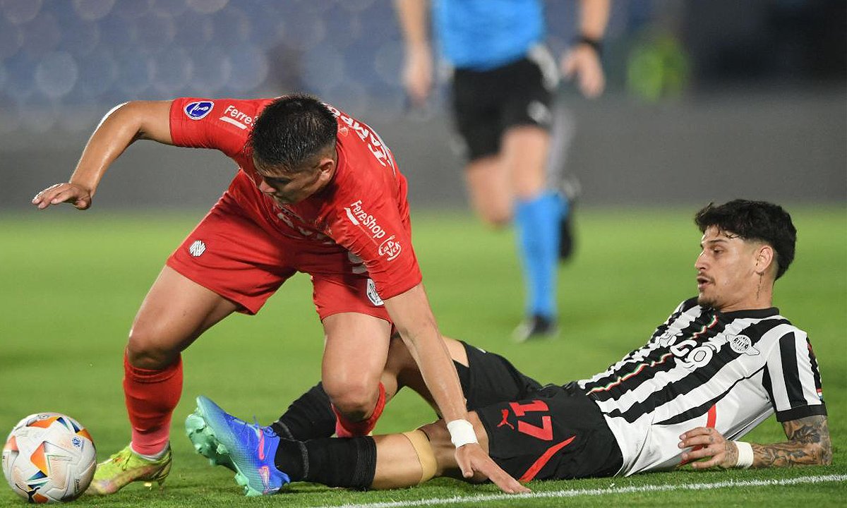 Libertad e Sportivo Ameliano jogaram no Defensores del Chaco, em Assunção, no Paraguai (foto: DANIEL DUARTE/AFP)