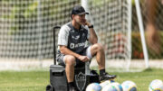 Gabriel Milito, técnico do Atlético, durante treino do Galo em Maceió (foto: Pedro Souza/Atlético)