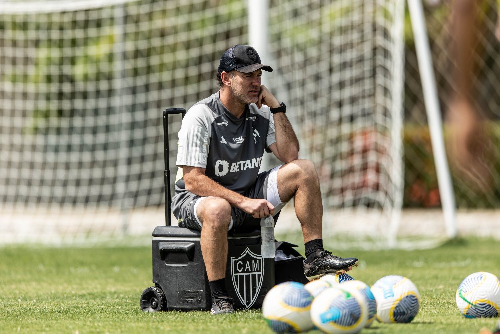 Gabriel Milito, técnico do Atlético, durante treino do Galo em Maceió (foto: Pedro Souza/Atlético)