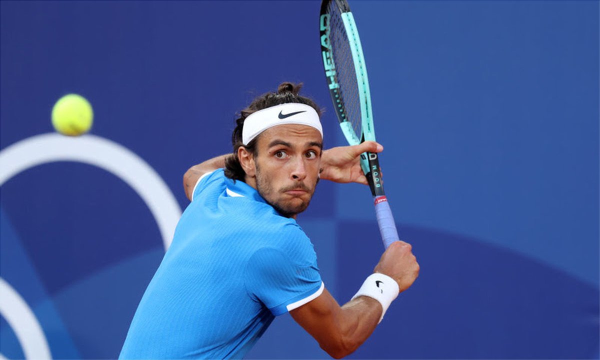 Lucas Musetti em jogo de tênis (foto: Getty Images/Clive Brunskill)