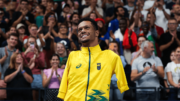 Gabrielzinho, medalhista de ouro na Paralimpíada de Paris 2024 (foto: Franck Fife/AFP)