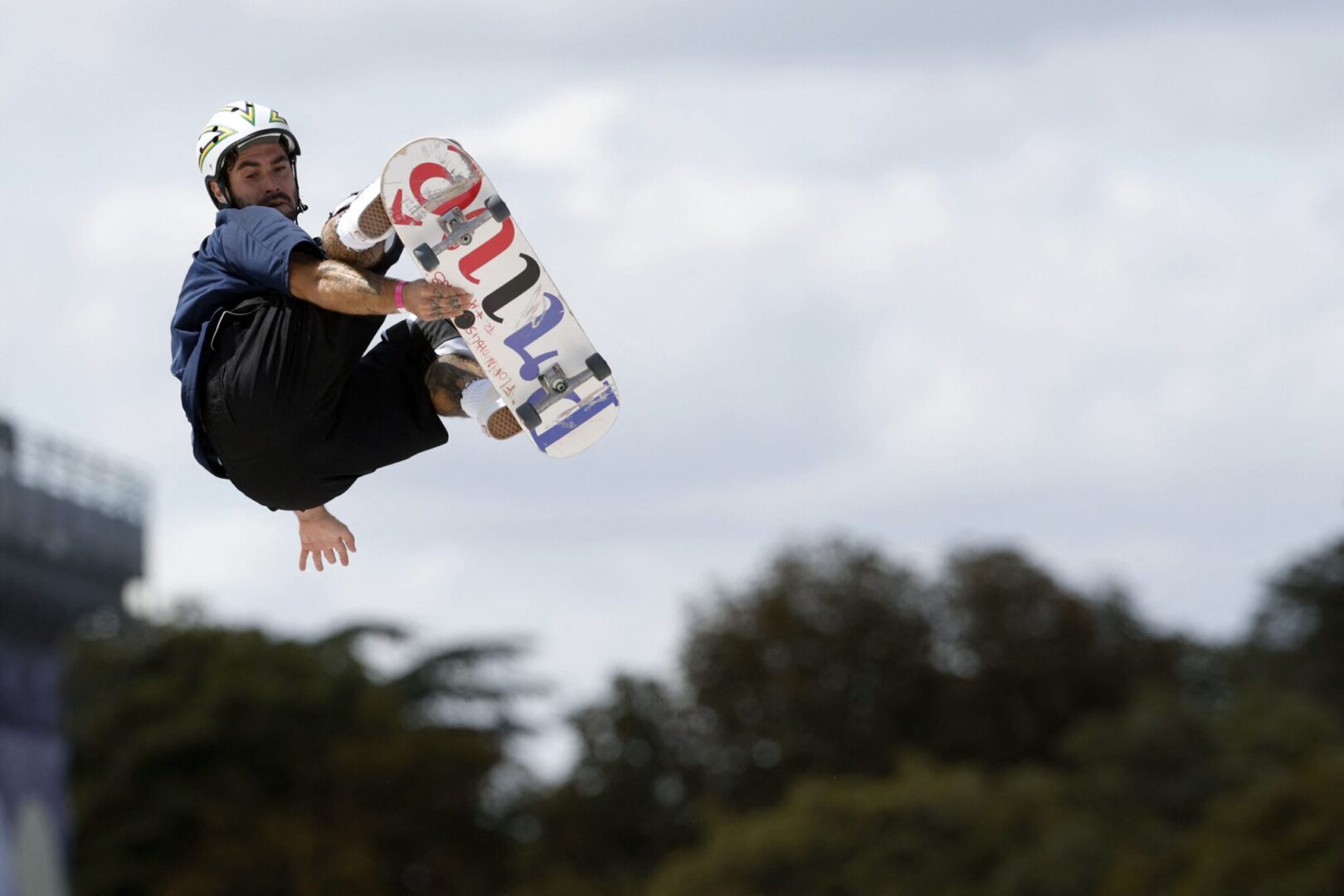 Pedro Barros durante disputa do skate park em Paris 2024 - (foto: Odd Andersen/AFP)