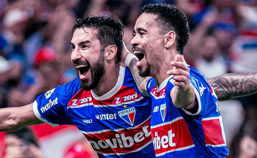 Jogadores do Fortaleza comemoram gol sobre o Corinthians (foto: Divulgação/Fortaleza)