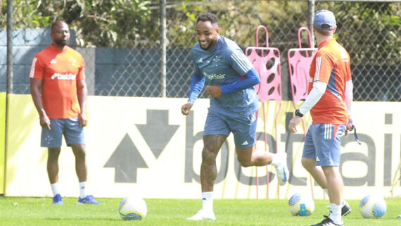 Rafa Silva, atacante do Cruzeiro, em treino nesta quinta-feira (1/8), na Toca da Raposa 2 (foto: Edesio Ferreira/EM/D.A Press)