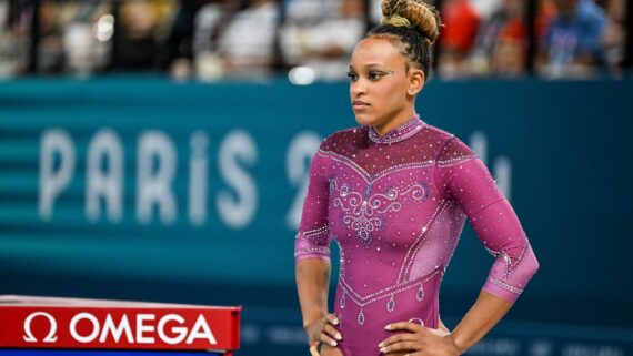 Rebeca Andrade na final da trave de Paris 2024 (foto: Leandro Couri/EM/D.A Press)