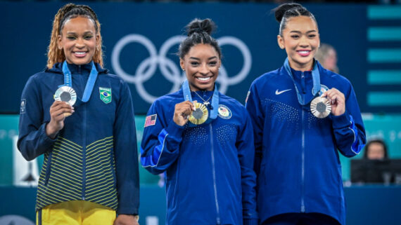 Rebeca Andrade e Simone Biles (foto: Leandro Couri/EM/D.A Press)