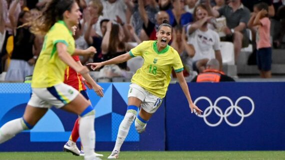 Brasil fez 4 a 2 na Espanha e está na final do futebol feminino (foto: Sylvain THOMAS / AFP)