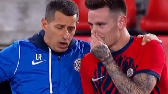 Braída sofreu falta dura e precisou ser substituído pelo técnico Leandro Romagnoli em eliminação do San Lorenzo na Copa Argentina (foto: Reprodução)