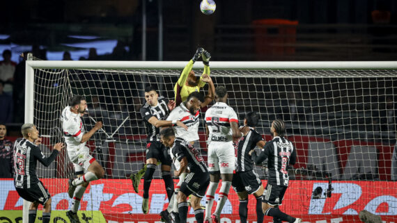 Lance de São Paulo e Atlético pela Copa do Brasil (foto: Pedro Souza/Atlético)