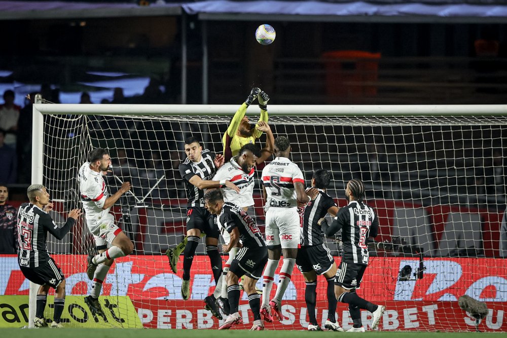 Lance de São Paulo e Atlético pela Copa do Brasil (foto: Pedro Souza/Atlético)