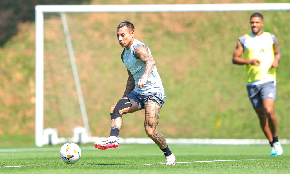 Vargas no treino do Atlético na Cidade do Galo - (foto: Paulo Henrique França/Atlético)