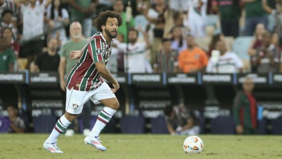 Marcelo entrou no segundo tempo da partida entre Fluminense e Atlético, pela Libertadores (foto: LUCAS MERÇON e MARCELO GONÇANLVES / FLUMINENSE F.C)