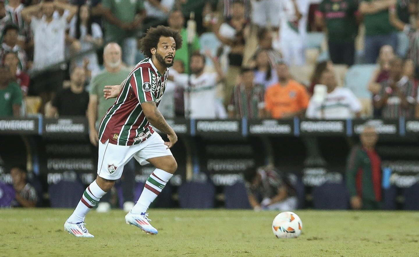 Marcelo entrou no segundo tempo da partida entre Fluminense e Atlético, pela Libertadores (foto: LUCAS MERÇON e MARCELO GONÇANLVES / FLUMINENSE F.C)