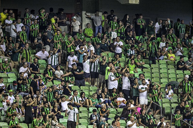 Torcida do América no Independência (foto: Mourão Panda/América)