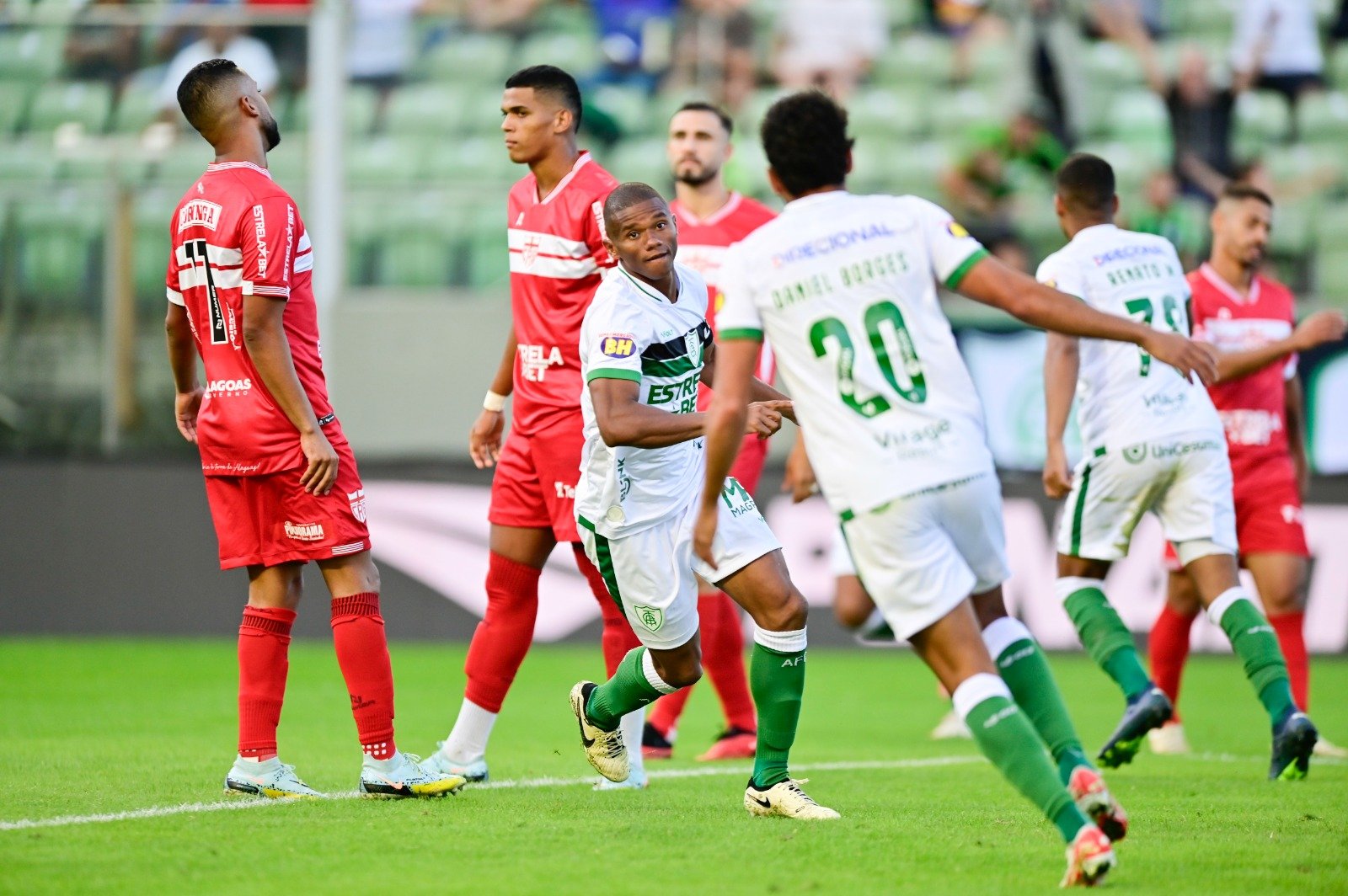 América e CRB se enfrentam neste domingo (29/9), em Alagoas (foto: Mourão Panda/América)