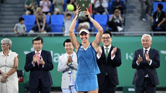 Bia Haddad conquistou o título do WTA 500 de Seul neste domingo (22/9) (foto: Jung Yeon-je/AFP)