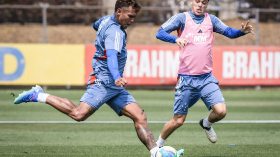 Gabriel Veron em treino do Cruzeiro (foto: Gustavo Aleixo/Cruzeiro)