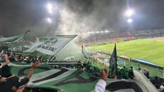 Torcida do Atlético Nacional (foto: Divulgação - losdelsurcaldas
)