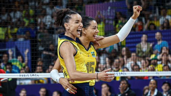 Gabi Guimarães e Carolana, atletas da Seleção Brasileira Feminina de Vôlei (foto: Wander Roberto/COB)