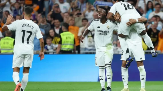 Vini Jr e Rodrygo marcaram para o Real Madrid (foto: Thomas COEX / AFP)