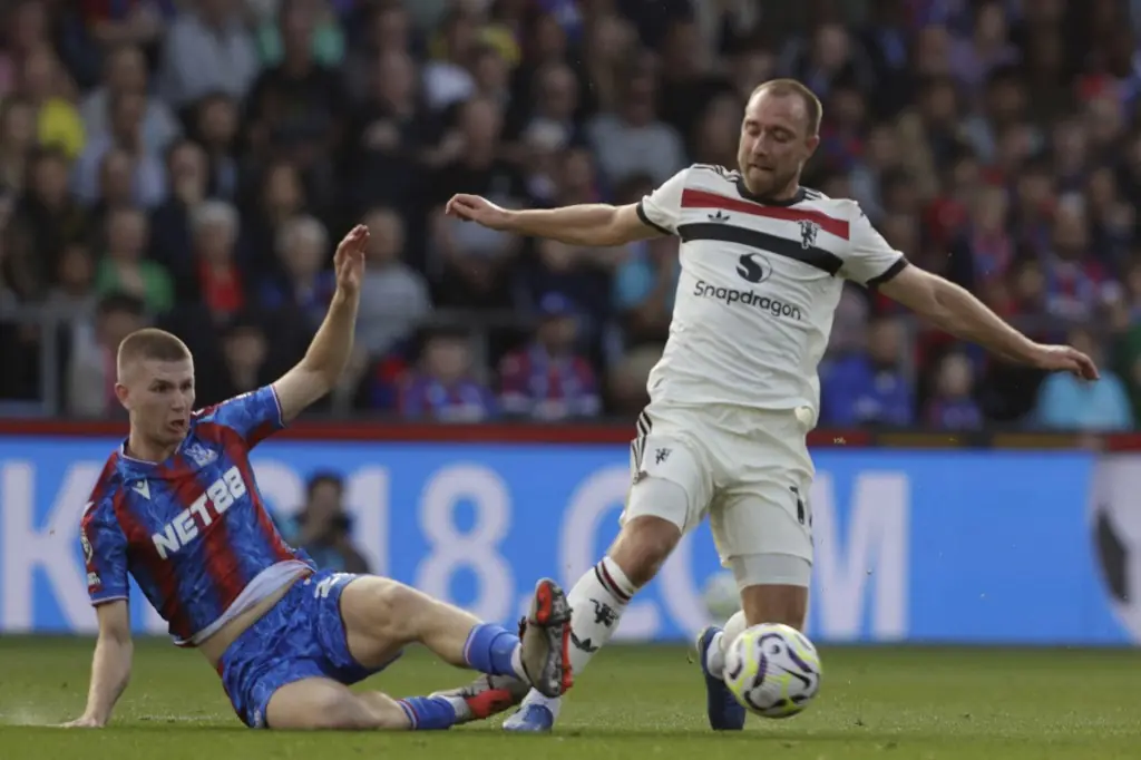 Manchester United para na trave e fica no empate com o Crystal Palace na Premier League