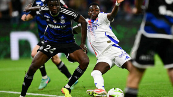 Nuamah em ação pelo Lyon (foto: Benjamin Cremel/AFP)