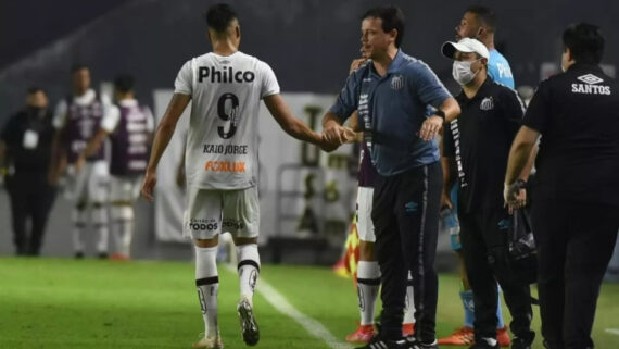 Kaio Jorge cumprimentando Fernando Diniz (foto: Ivan Storti/Santos)