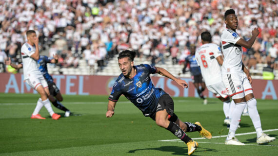 Lautaro Díaz comemorando gol pelo Independiente del Valle (foto: Juan Mabromata / AFP)