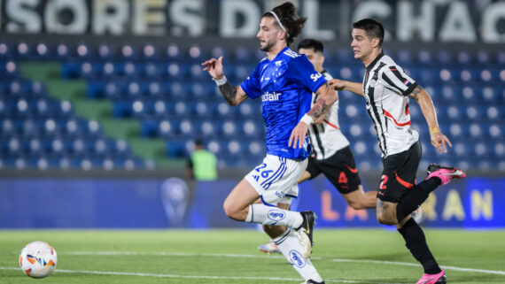 Lautaro Díaz marcou um golaço contra o Libertad (foto: Gustavo Aleixo/Cruzeiro)