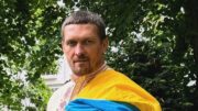 Atleta com bandeira da Ucrânia (foto: Divulgação / Oleksandr Usyk )