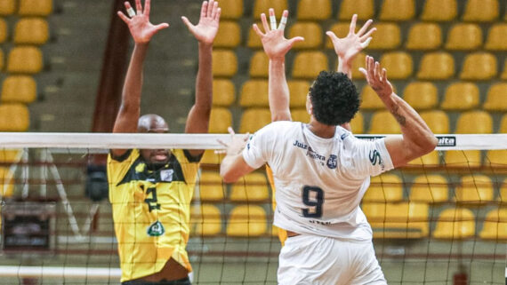 Lance de Praia x JF Vôlei (foto: Divulgação / JF Vôlei)