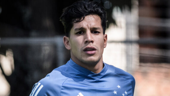 Lucas Romero em treino do Cruzeiro (foto: Gustavo Aleixo/Cruzeiro)